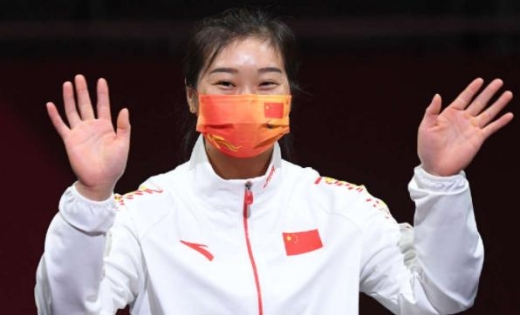 法国女子轮椅击剑选手首夺奥运会金牌